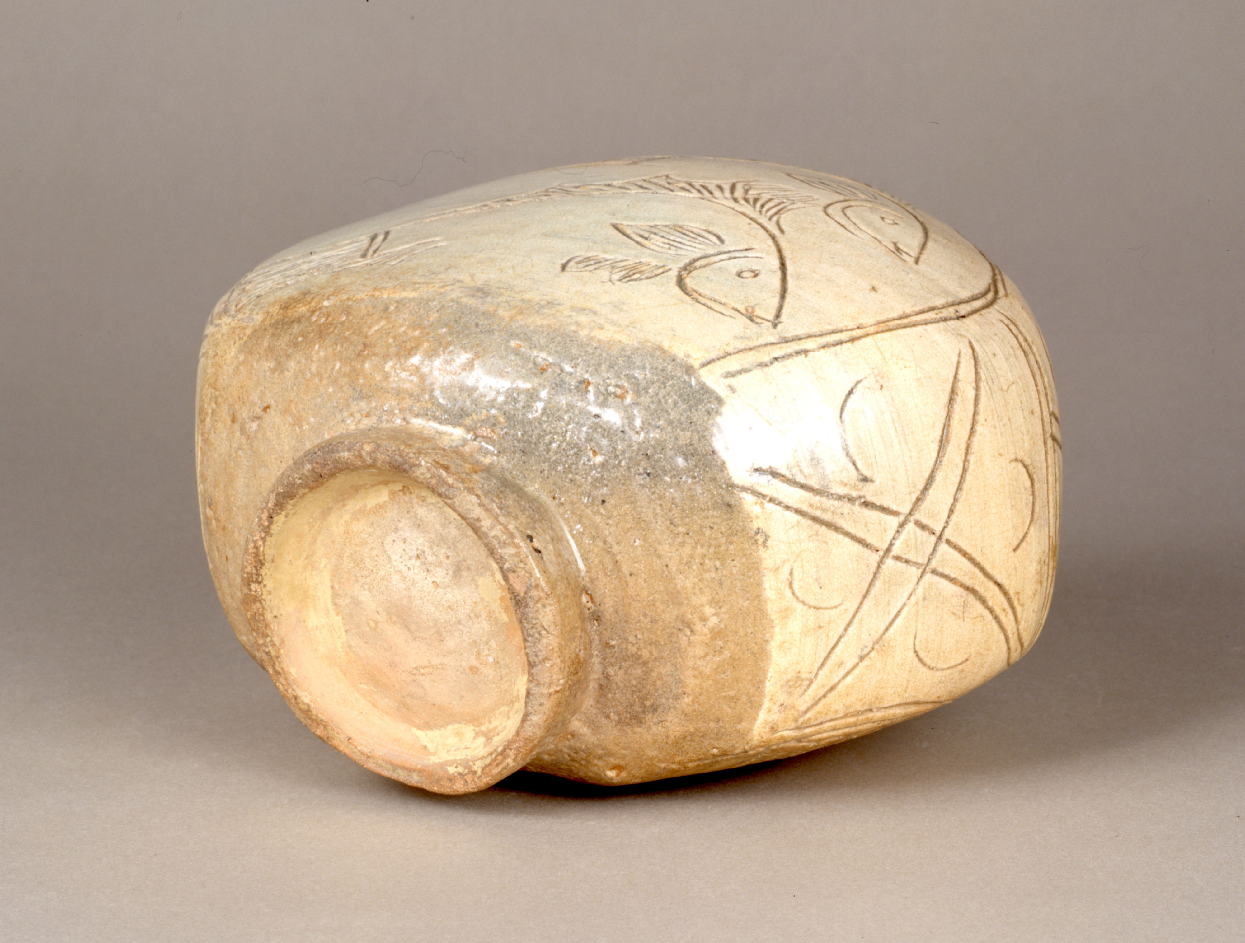 NO406 粉青沙器 魚絵壺 韓国陶器 NO406 粉青沙器 魚絵壺 韓国陶器