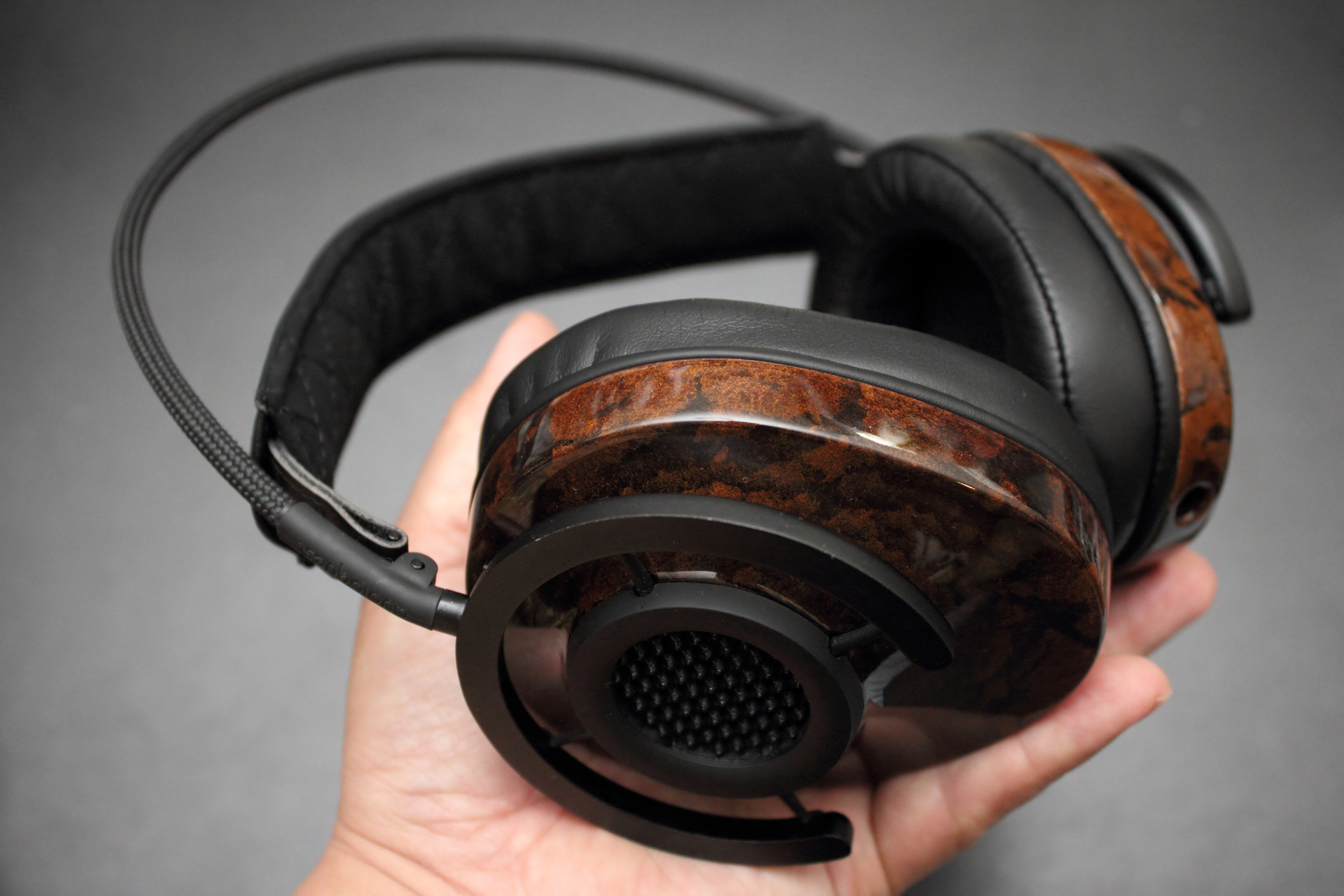 AudioQuestのヘッドフォン、NightHawkレビュー: Music TO GO!