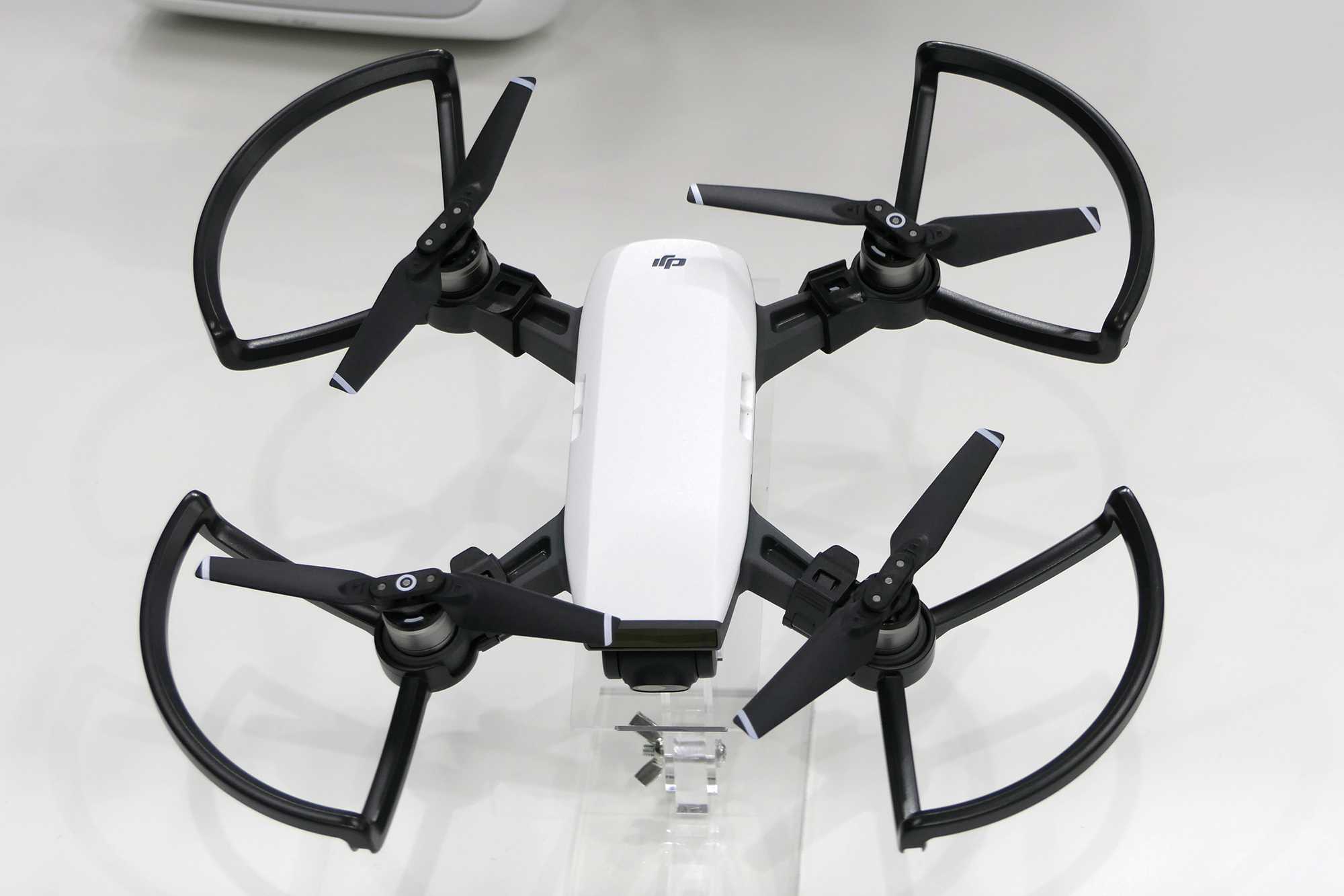 ドローン DJI Spark フルセット（赤） DJI Spark 価格比較 - 価格.com