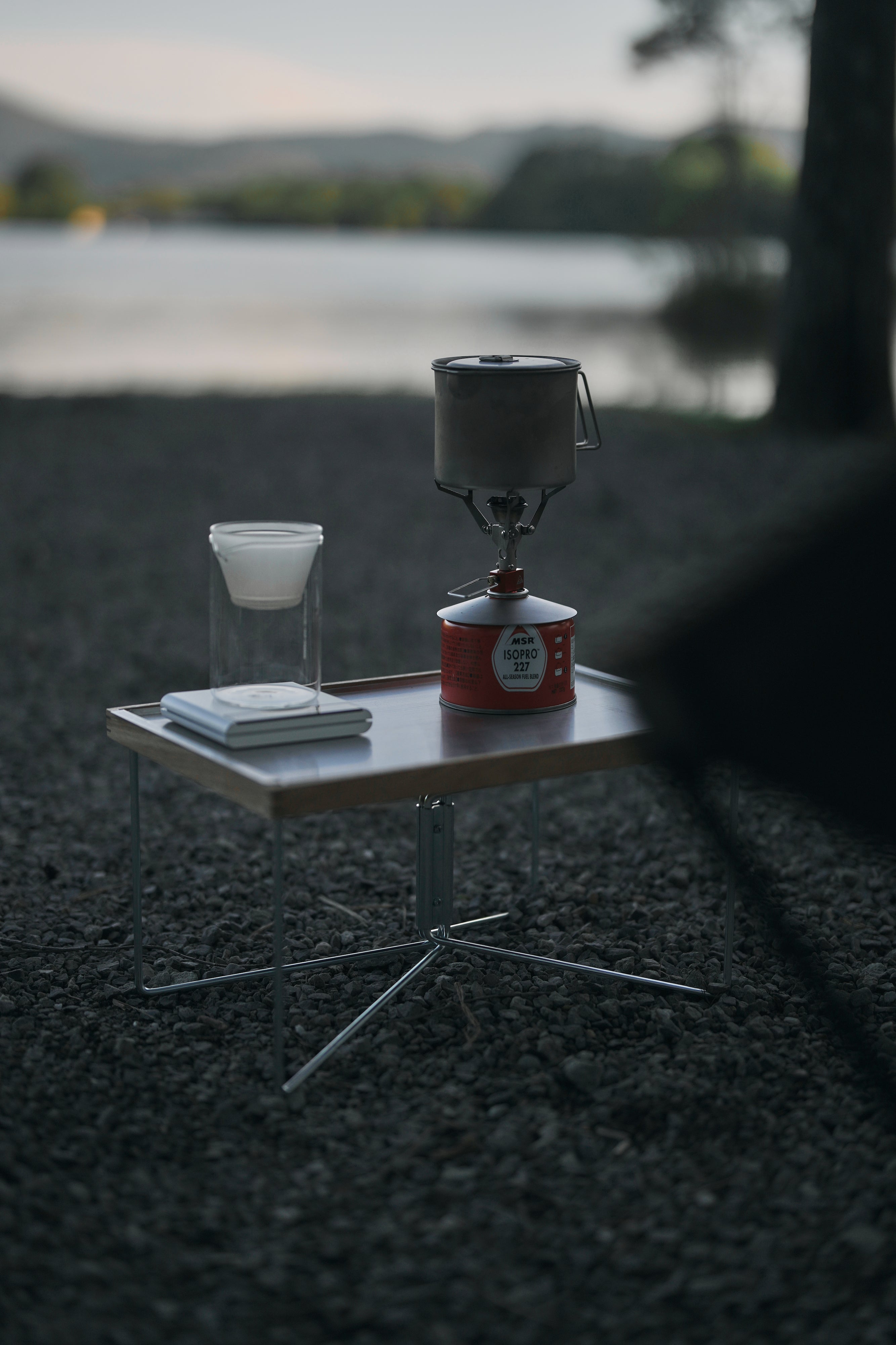 ワンダラウト ユニバーサルウッドトレイ スモール、チェアーの2点