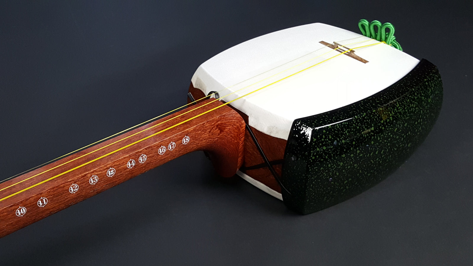 津軽三味線 高級花林材 太棹 東さわり 本皮 皮破れなし 津軽三味線