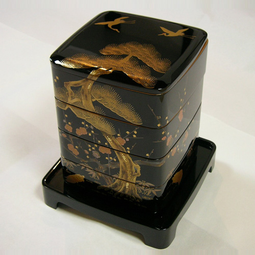 輪島塗重箱 丸形 三段 -しだれ桜の蒔絵仕上げ-[内面朱色/外面黒タメ色