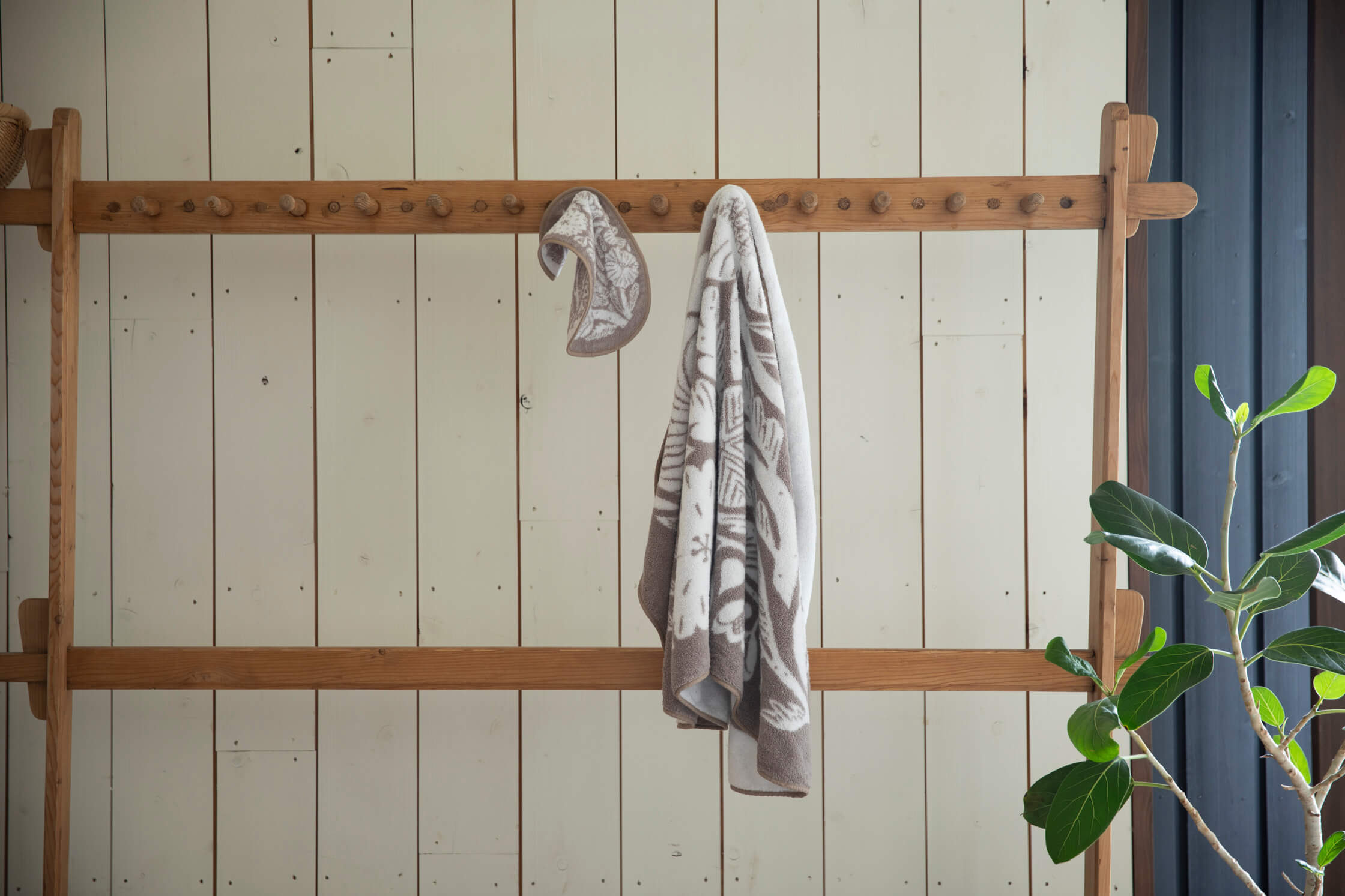 Yasashii Towel PRESENTS 鹿児島睦さんのオーバルタオル。 - ほぼ日刊