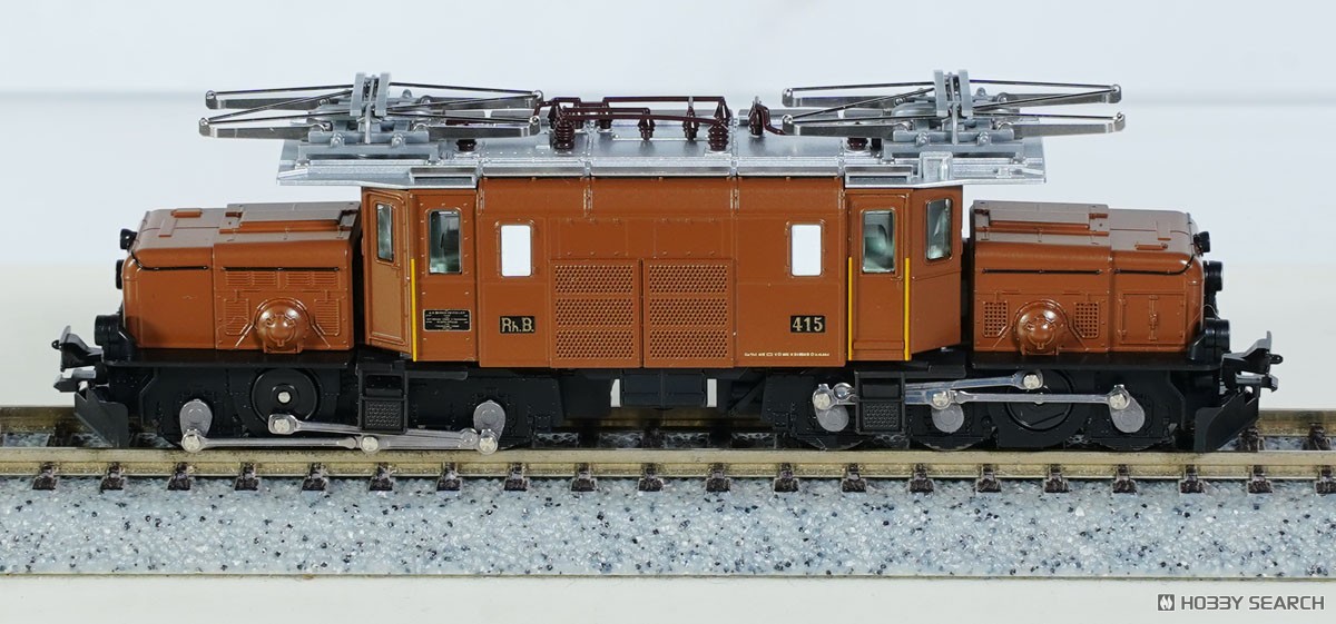 Ge6/6-I ＜レーティッシュ・クロコダイル＞ + アルプスの緑の客車 5両