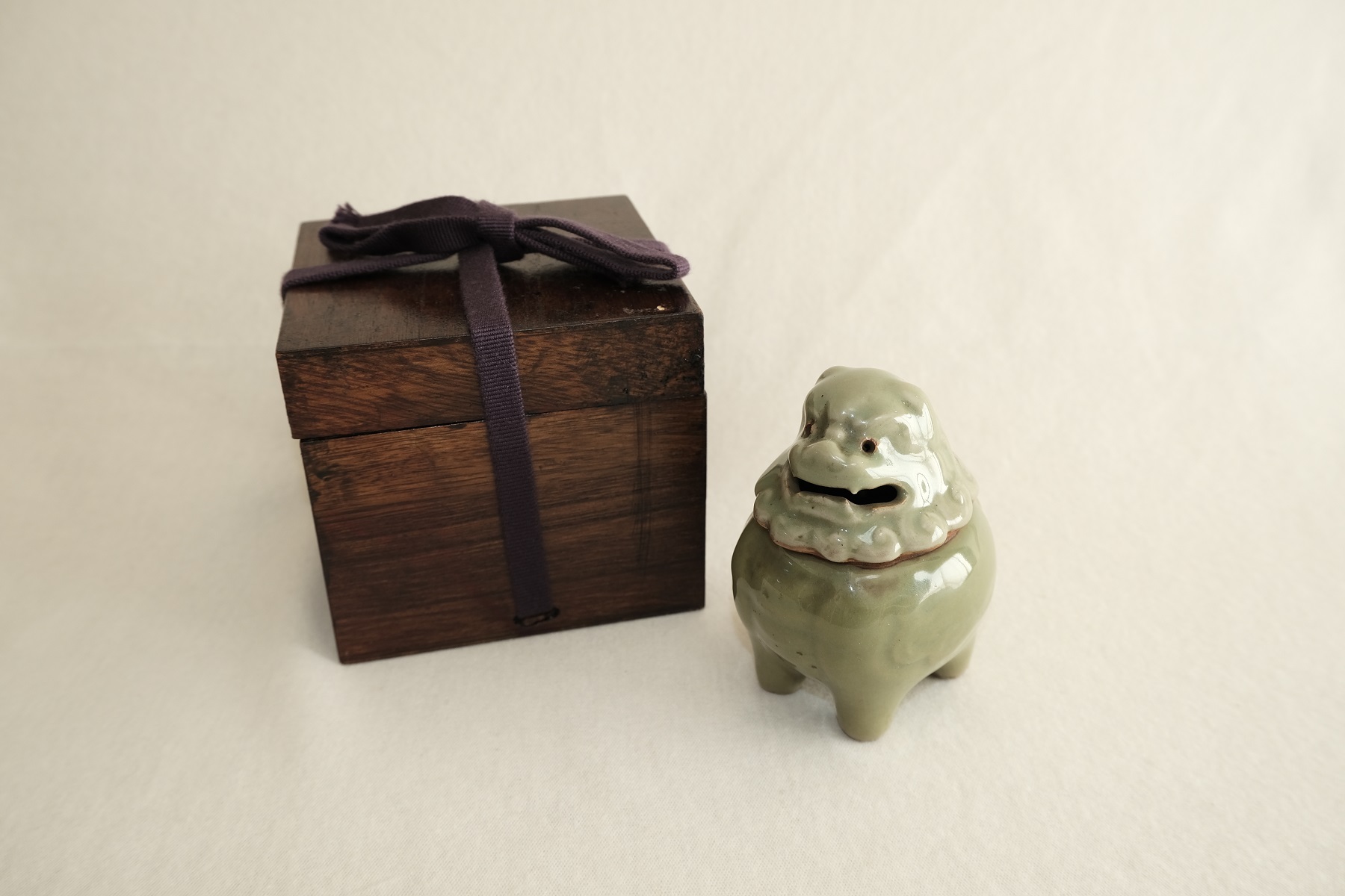 青磁獅子香炉 | ココロバエ 〜Cocorobae〜 アンティーク雑貨・骨董通販