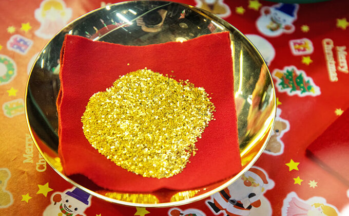 土肥金山 砂金 60粒 伊豆】まぶしっ! 純金ソフト 砂金もゲット 土肥