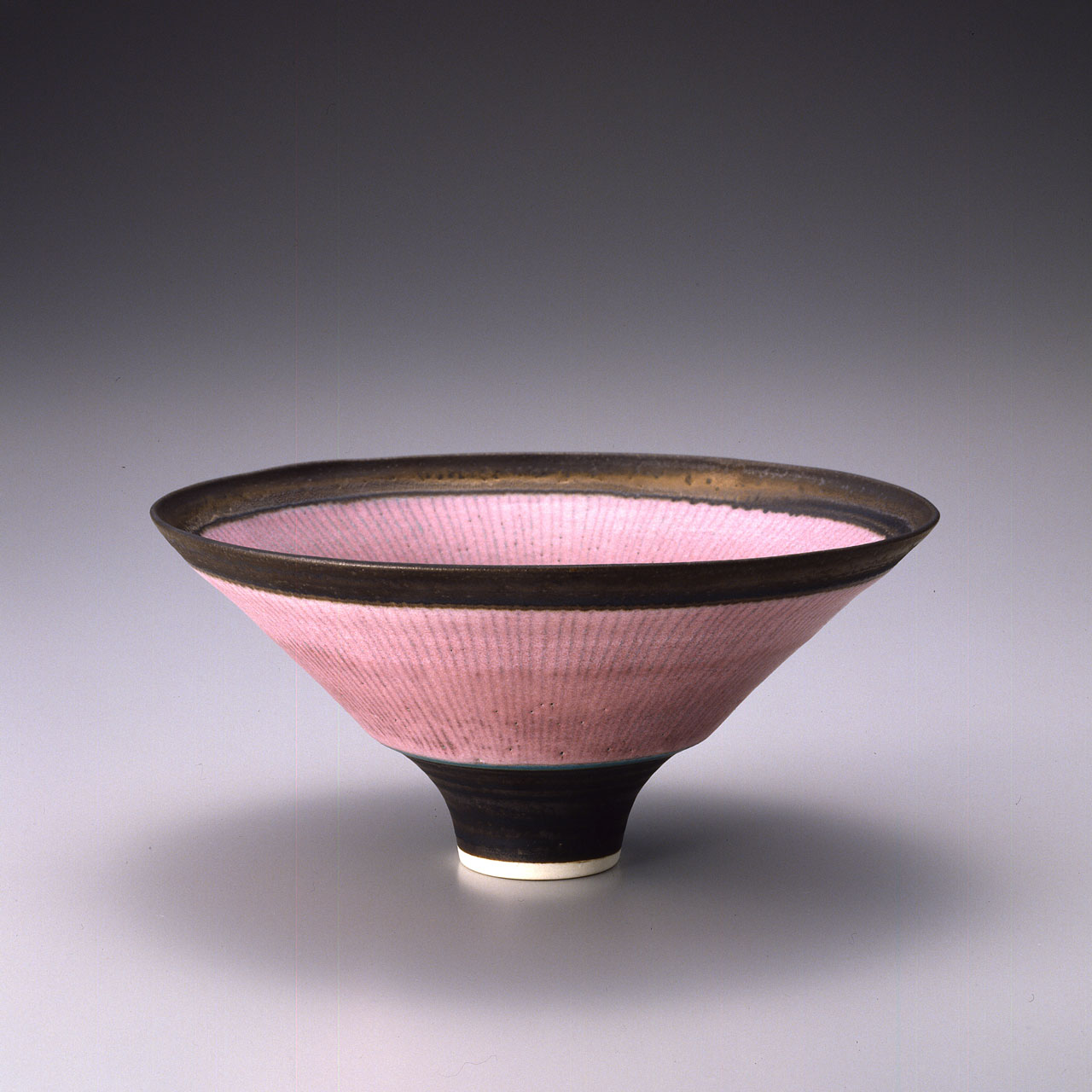 ルーシーリーNo.8 陶製ボタン 図録掲載ボタン