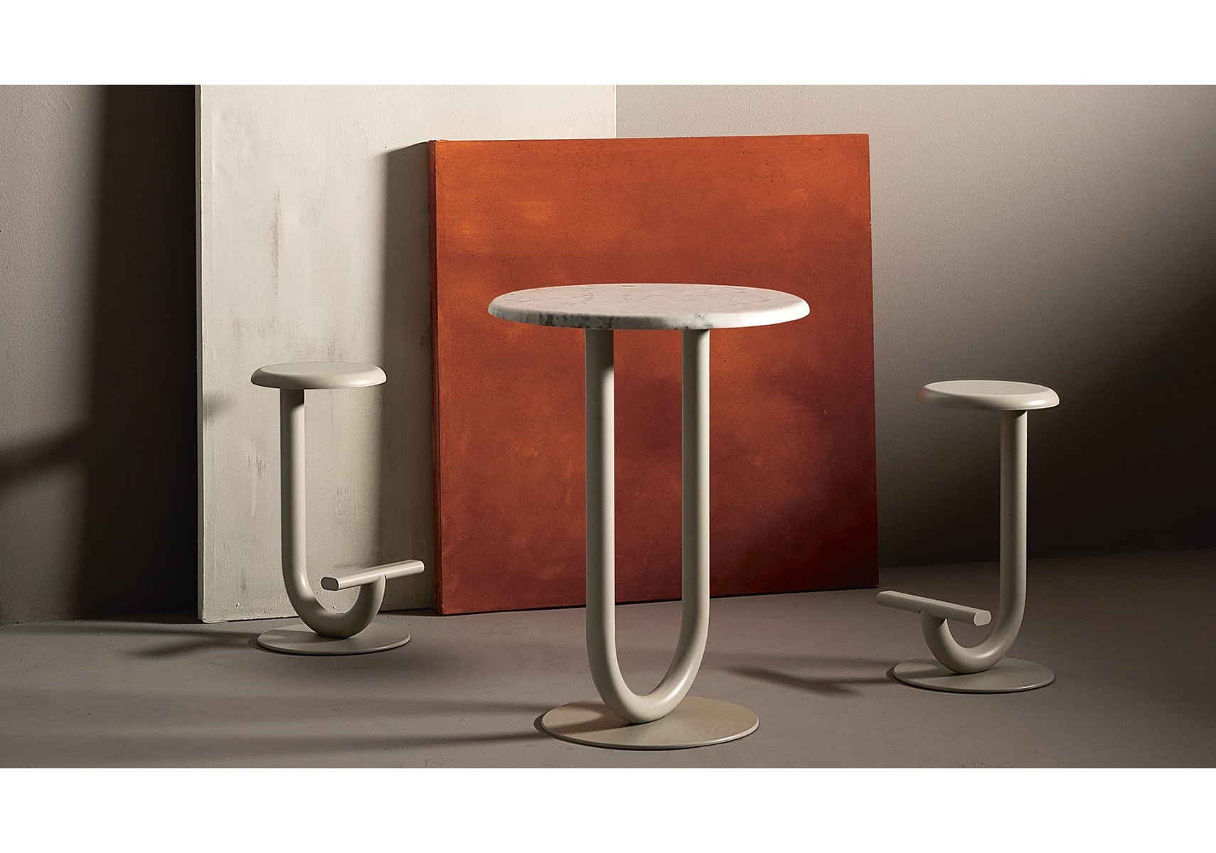 ixc.(イクスシー）STRONGストロング スツール|カッシーナ・イクスシー