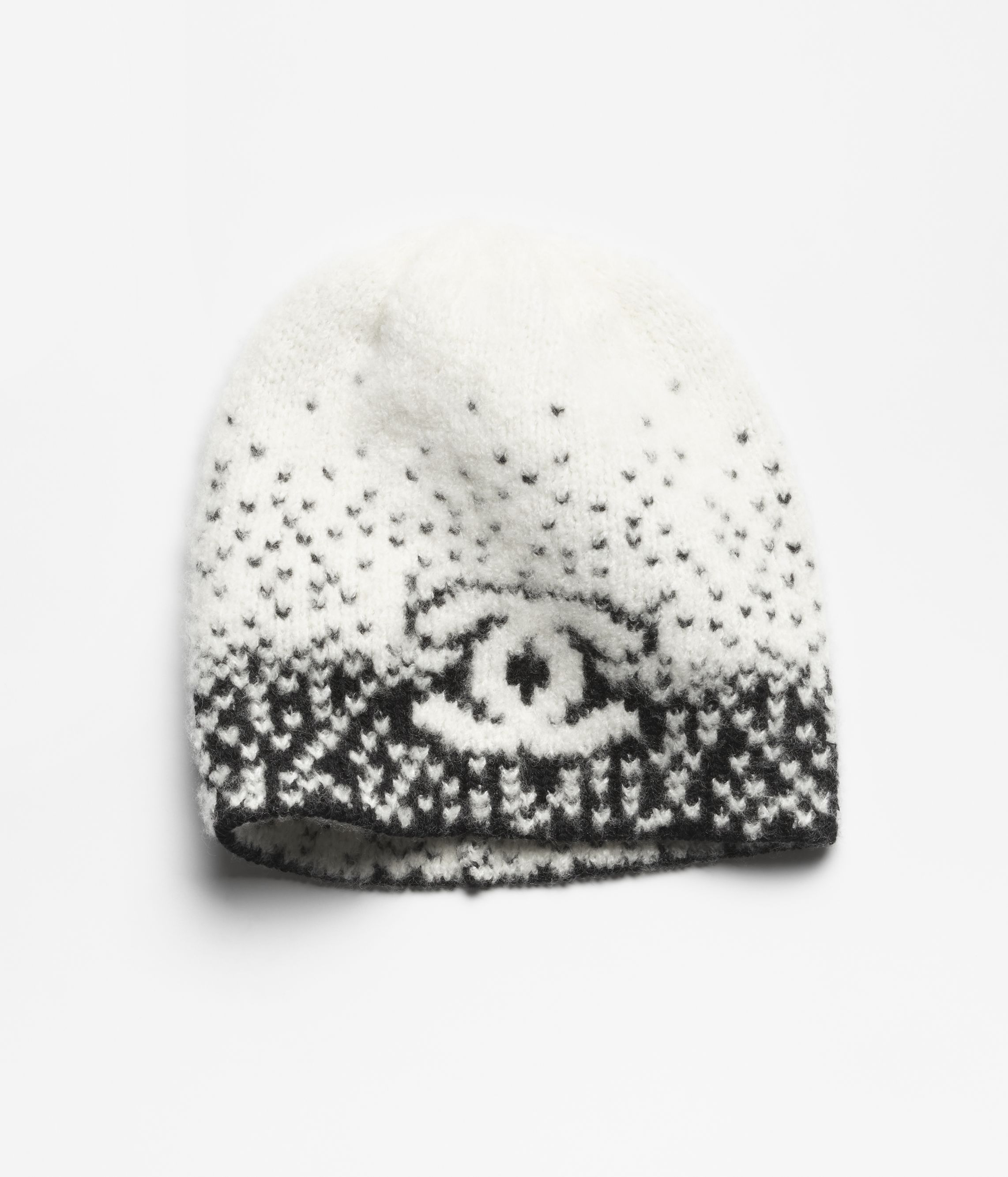 CHANEL 大人気❤︎ニット帽・ビーニー ブラック・ホワイト CHANEL