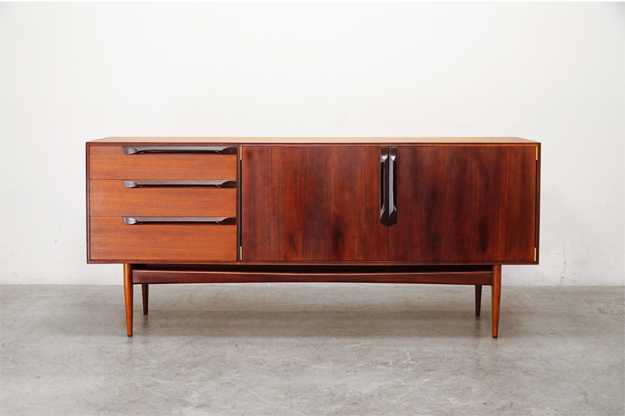 マッキントッシュ ヴィンテージ ガラスキャビネット サイドボード