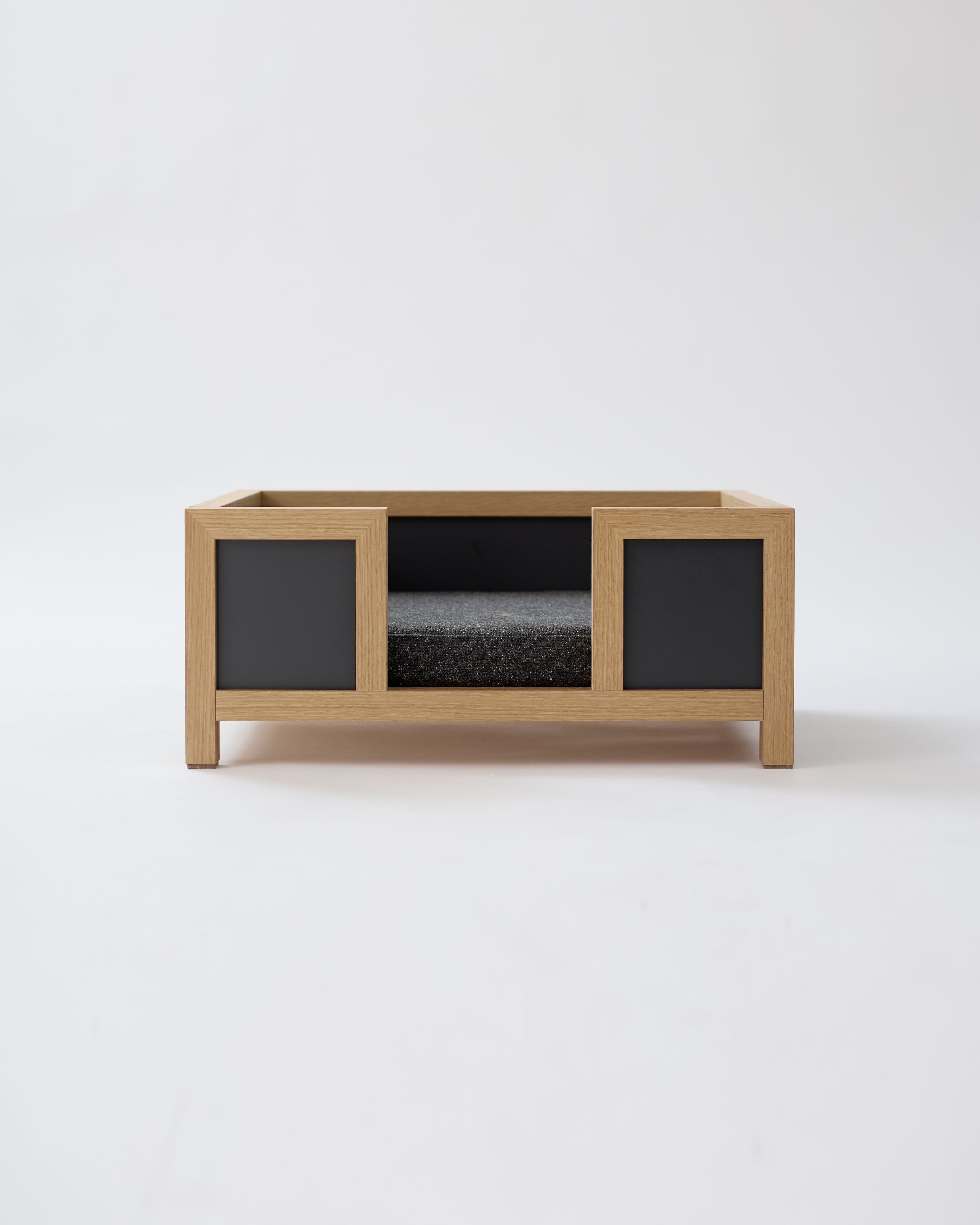 NY BED ｜ 都会的なモダンな形状で、快適な睡眠を。国産木製ペット