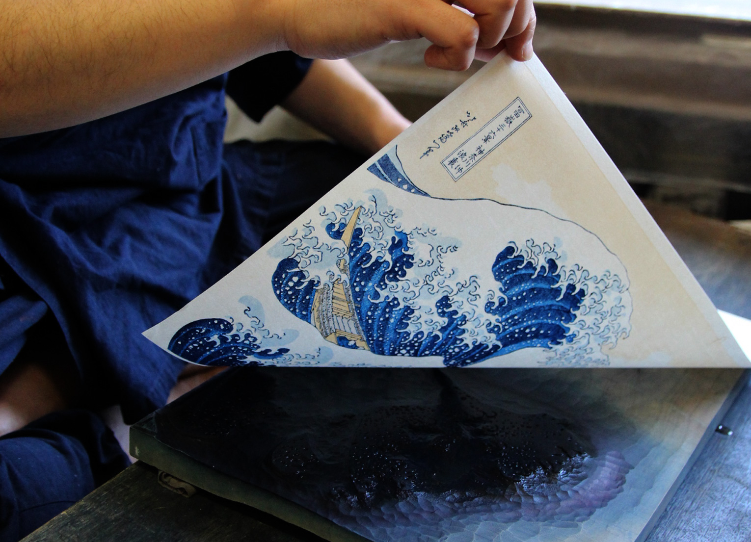 鉢□染付 唐人 窓人物絵 年号印有 ベロ藍 古玩 中国