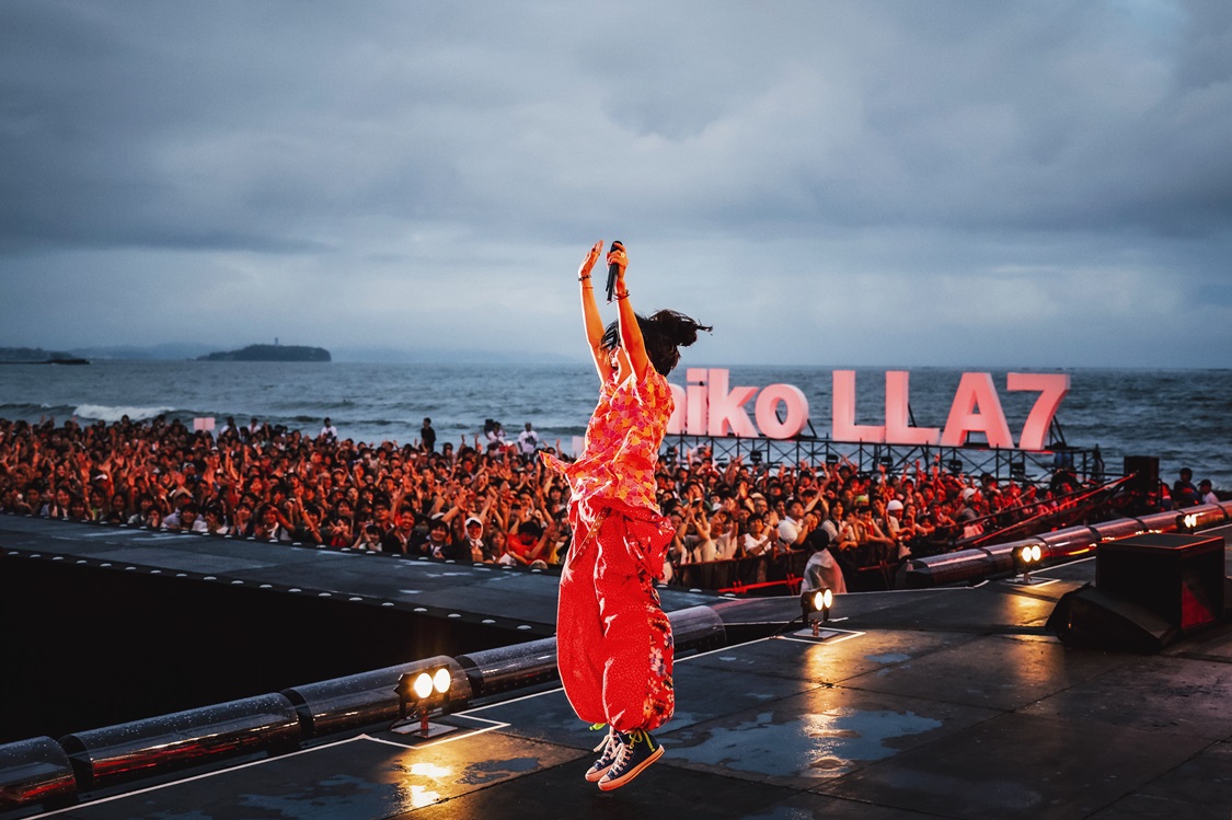 Biography｜aiko official website LOVE LIKE POP 8 ぬいぐるみ 赤 青