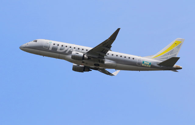 FDAの銀色10号機、特A米「青天の霹靂」PR 青森県に命名権