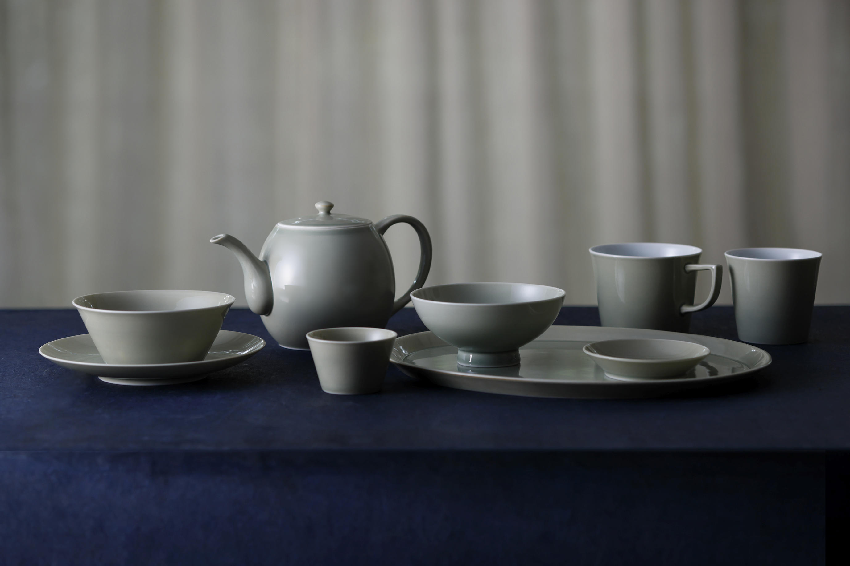 深川製磁」新作、上質でミニマルなテーブルウェアシリーズ「てとて」が