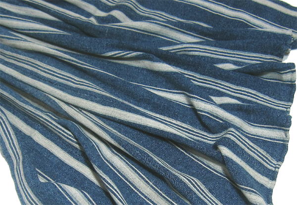 藍染め古布(大)<アフリカの染め布：アフリカ雑貨アザライ