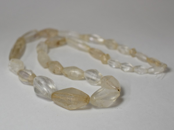 2106】ジャワ島出土 古代クリスタル多面体ミックスビーズ一連,とんぼ玉