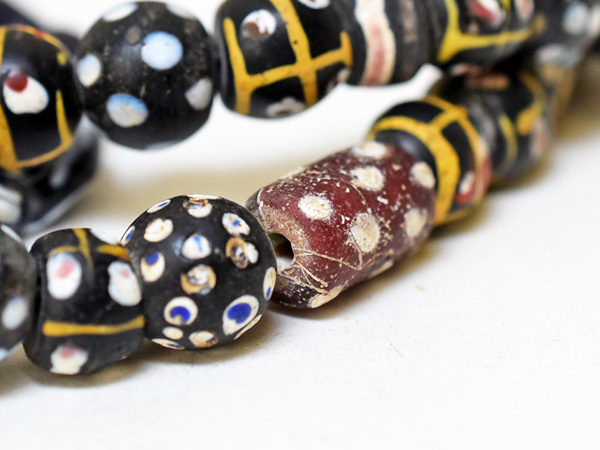 2406】ANTIQUEヴェネチアントレードビーズミックス一連4,とんぼ玉