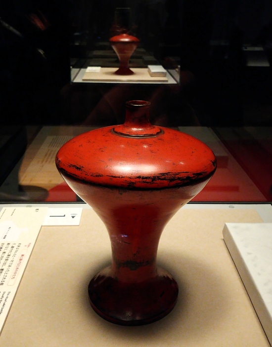 第460回 赤と黒、実用の道具にこもる根源の美 「NEGORO 根来」展より