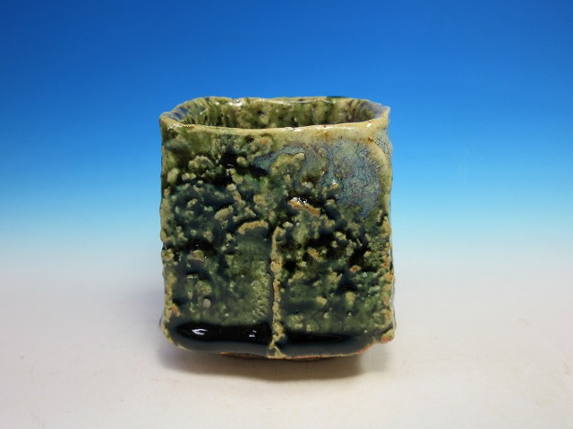 織部角ぐい呑｜作家名：金本 卓也｜ 文錦堂 | 文錦堂