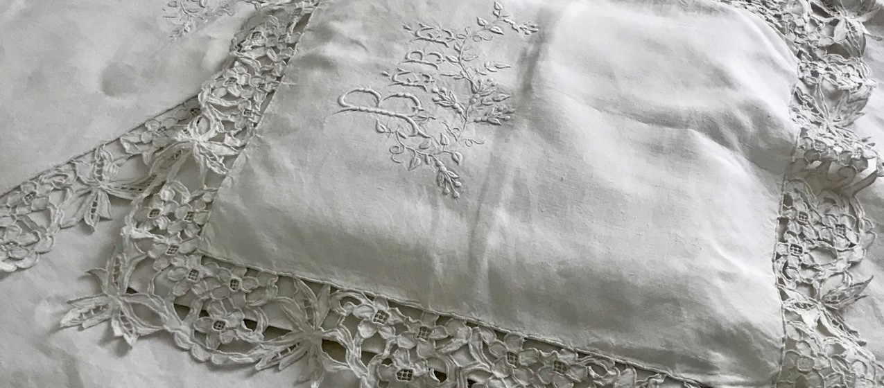 パリ発送】E1174 フランスアンティークレースハンカチ 1900年ハンド