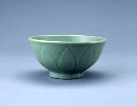 七官青磁蓮弁文碗 明時代 大徳寺箱書 ke 七官青磁蓮弁文碗 明時代 大徳