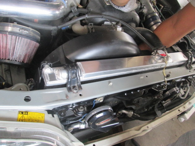 ドリ車 JZX100チェイサーにアルミ2層ラジエターを取り付け！｜交通事故