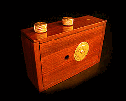 Zero2000】木製高級ピンホールカメラはエーパワーへ