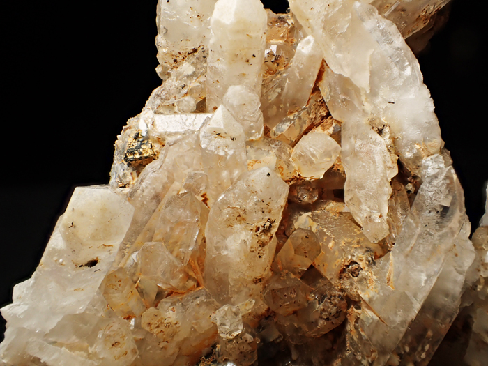 奈良県天川村産 水晶、珪灰鉄鉱＆方解石 (Quartz, Ilvaite & Calcite