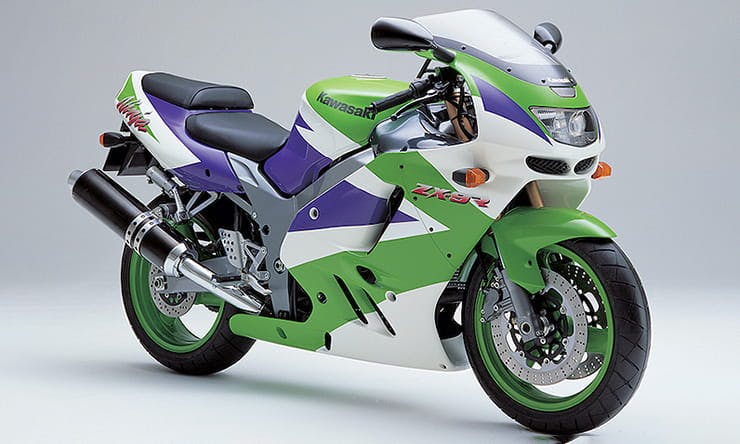 九十九 Kawasaki ZX-9R Review (1994-1997) + Buying Guide & Tips