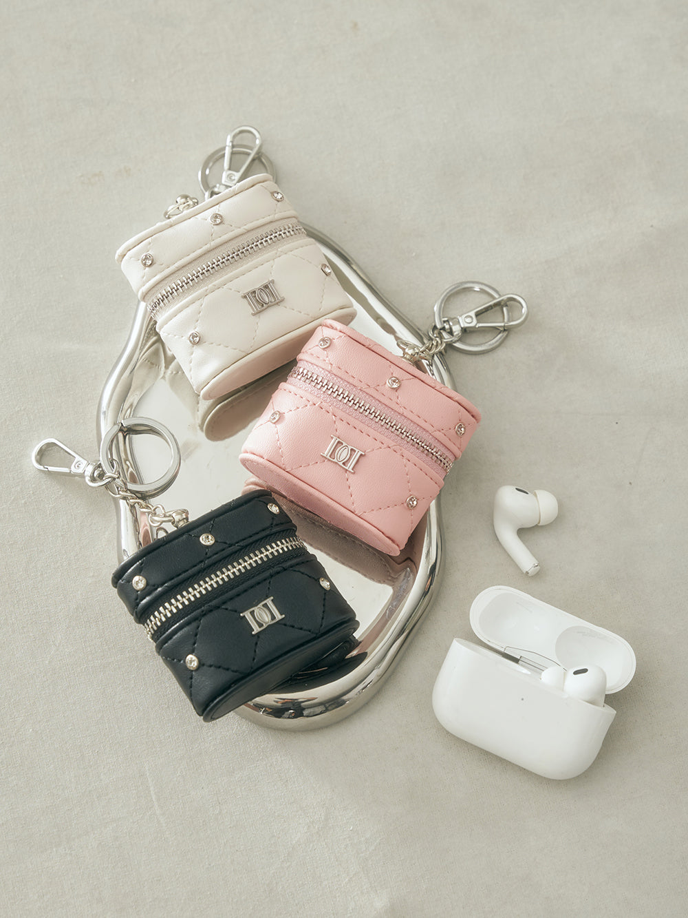 キルティングビジューDDチャームiPhoneケース ダーリッチ 14Pro ダー