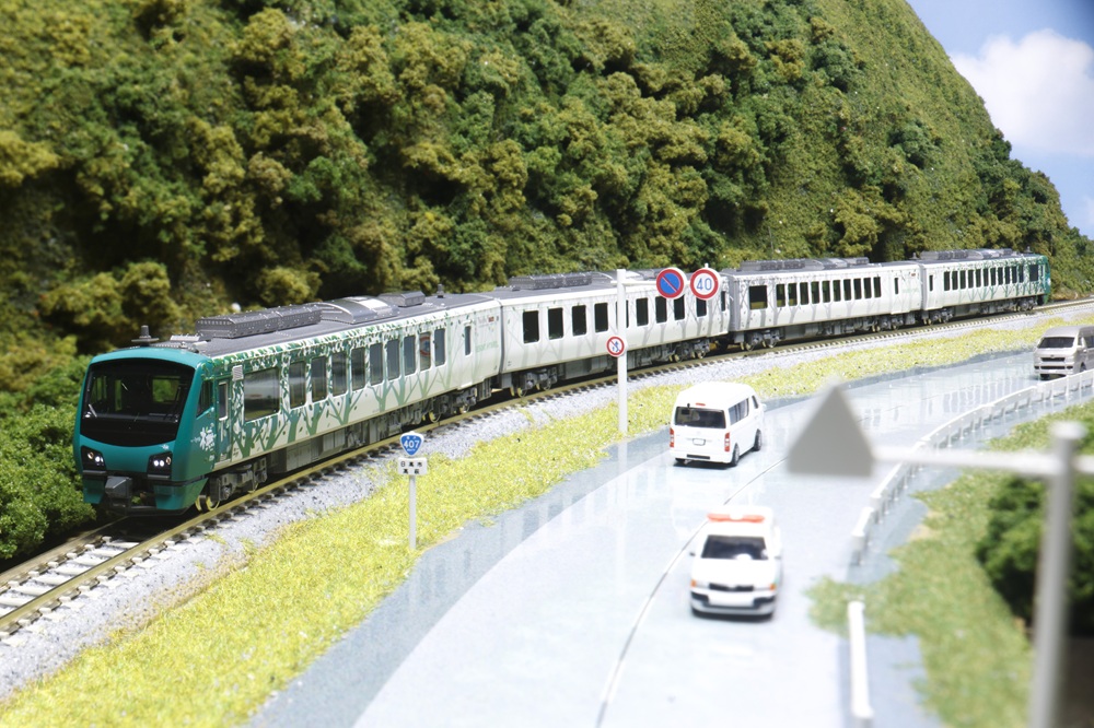 KATO製 HB-E300系 「海里」ラッピング仕様 4両編成セット KATO HB-E300