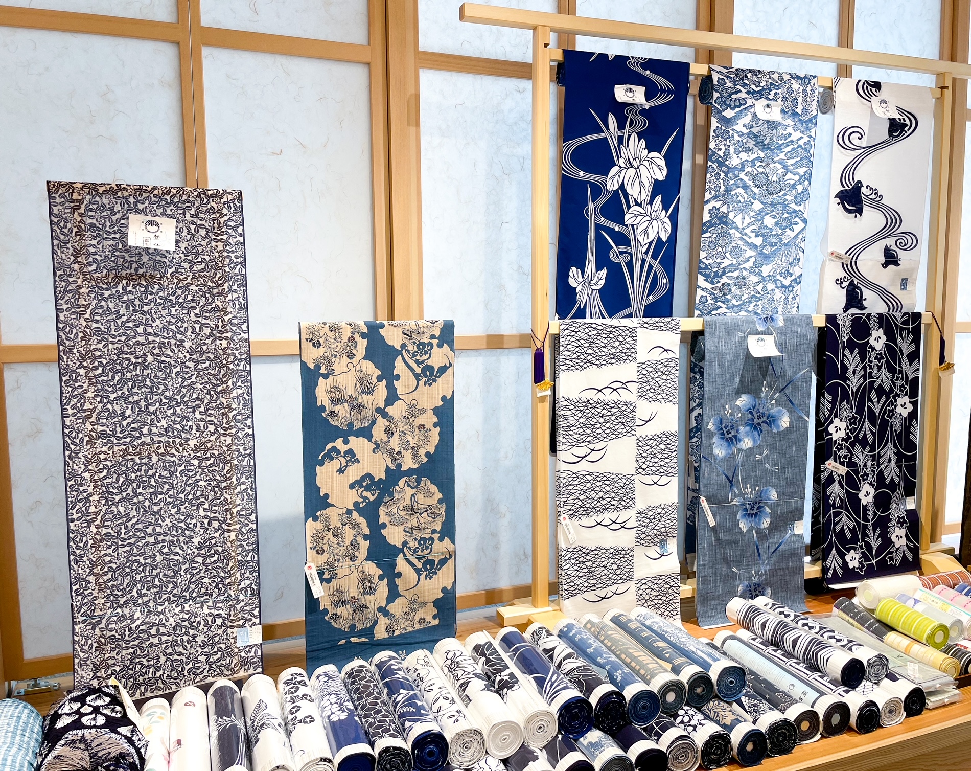 鉛筆画 「なれない浴衣」作品No．100 目にも涼やかな浴衣いろいろ | 京