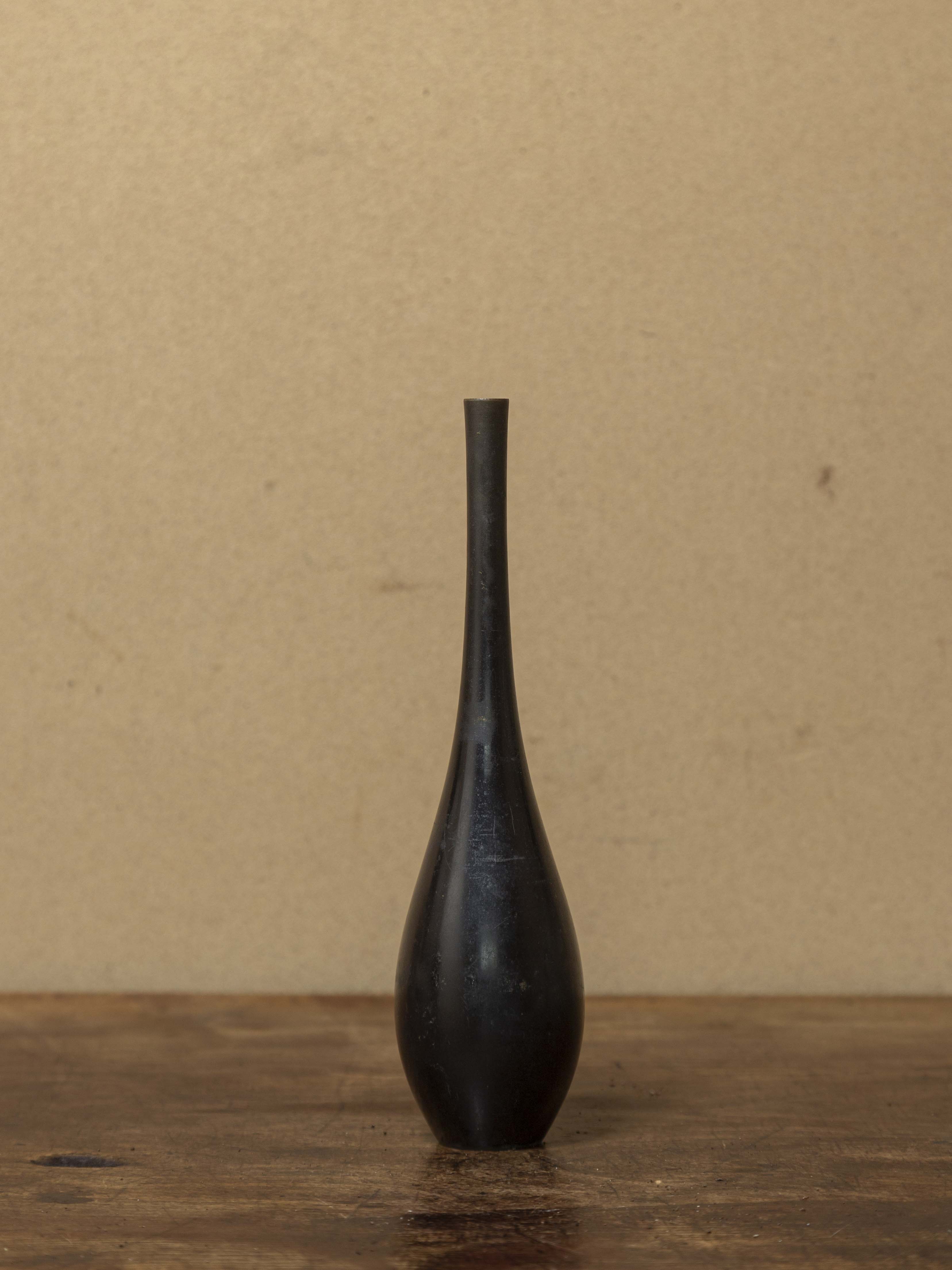 27 古銅細口花入 | 花と器と 高木孝 | ブログ | 工芸青花 kogei-seika