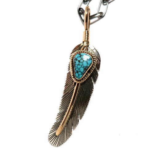 Harvey Mace（ハーヴィーメイス）フェザーペンダント