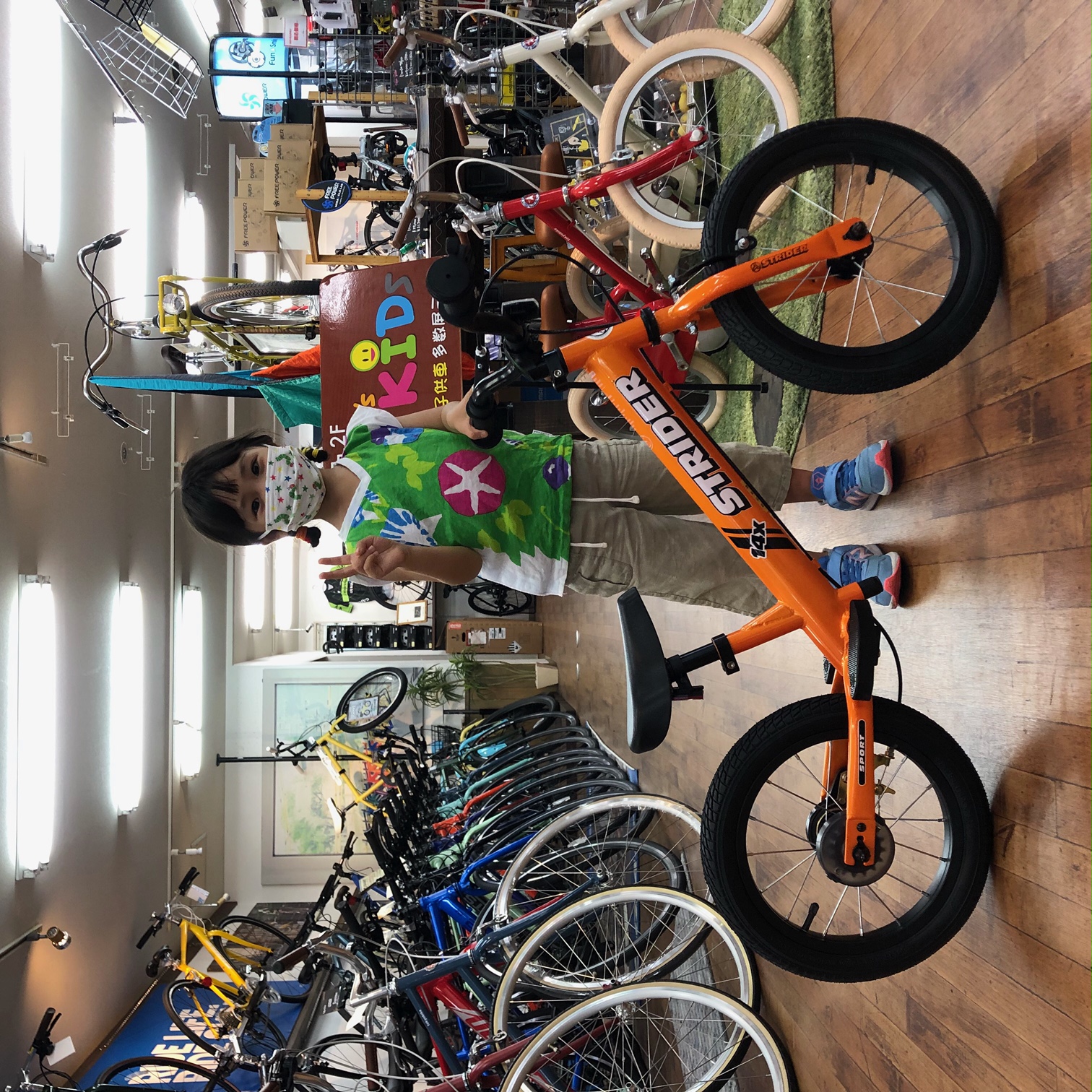 STRIDER 14x オレンジ ほぼ未使用 ほぼ未使用 ストライダー 二輪