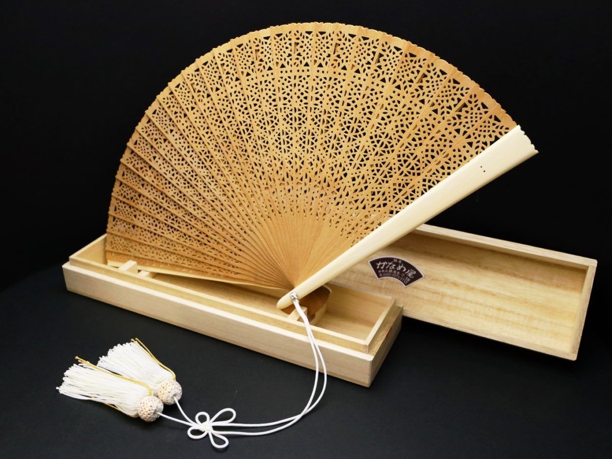 透かし彫り 白檀扇 扇子 檀香扇中国工芸品 透かし彫り 白檀 扇子 香木