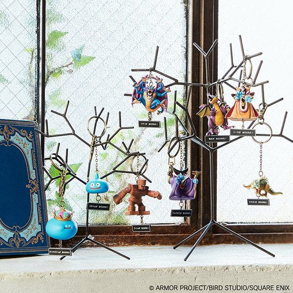 ドラクエ』のスライムや竜王が鞄につけやすいキーホルダーに！お馴染み