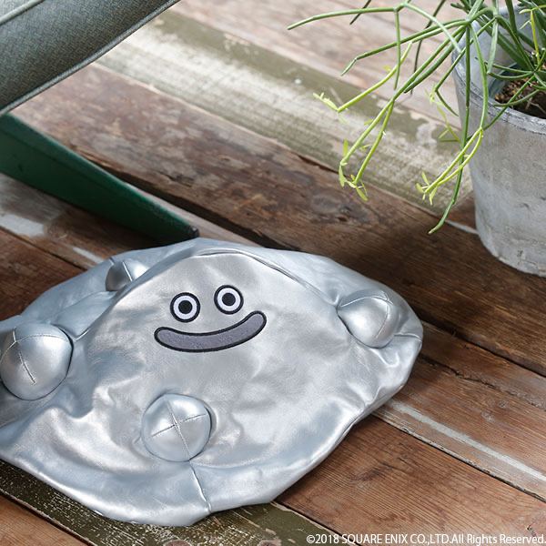 ドラクエ』はぐれメタルがあらわれた！お部屋でもバトル中の気分を味