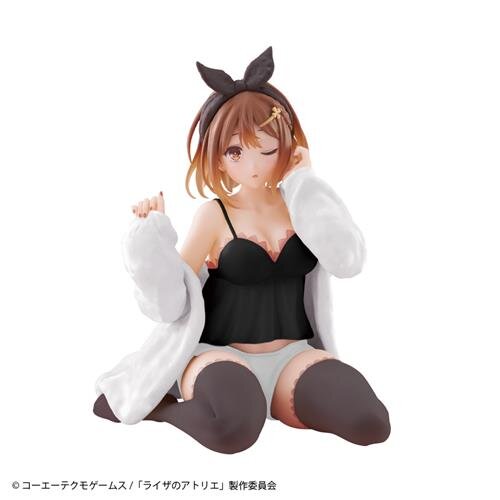 ペタンと座ったルームウェア姿のライザが可愛すぎる…！アニメ『ライザ