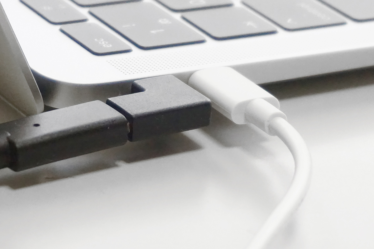 モバイルモニターをスッキリ配線できるUSB Type-Cアダプター | アイ