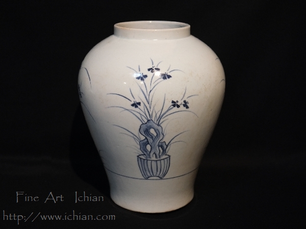 李朝青花草花文壺：中期李朝白磁抄選 掲載品51番 :: ichian