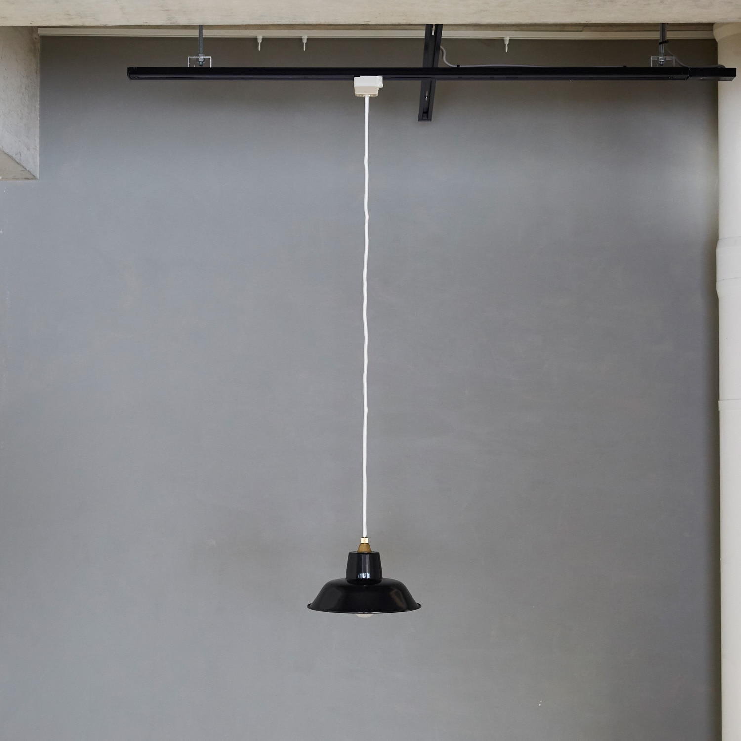 PORCELAIN ENAMELED IRON LAMP Black｜ペンダントランプ｜IDEE SHOP Online