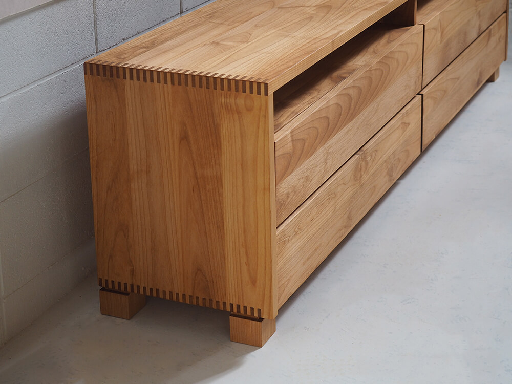 テレビボード フラップ扉を2段に｜ikususu FURNITURE｜無垢材家具