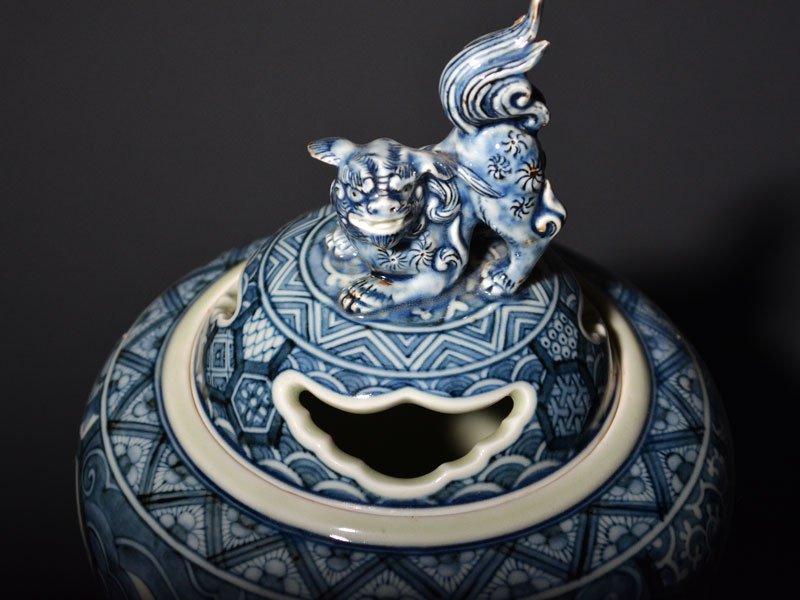 2730 染付獅子香炉