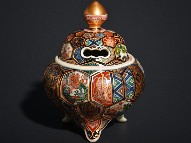 伊万里徳右衛門 錦菊花文角香炉 アンティーク品 2277 伊万里徳右衛門