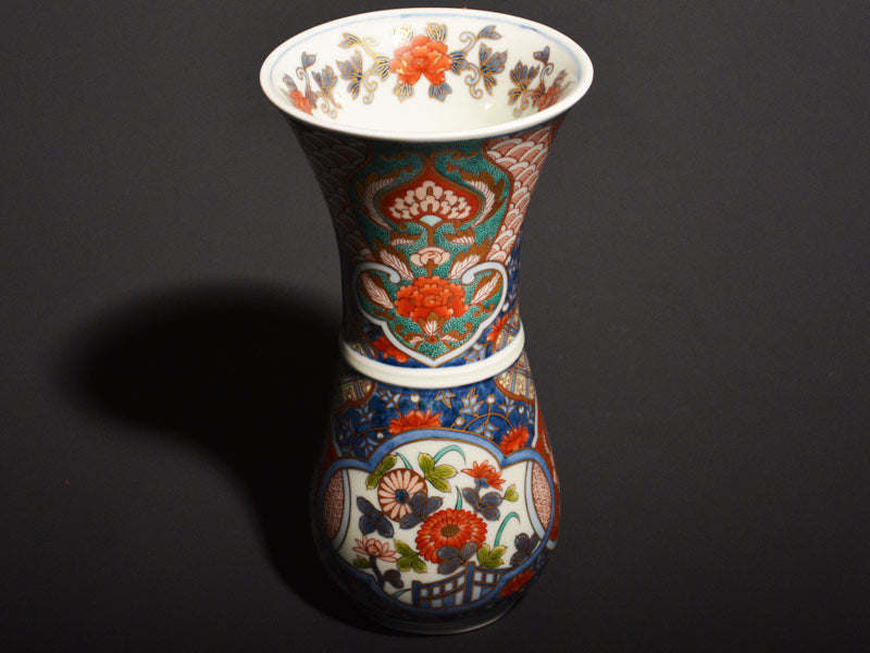 献上手古伊万里焼】花瓶 染錦本金吉祥菊牡丹地紋図