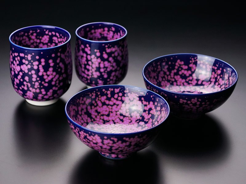 夜桜の宴を表現した【有田焼】睦揃（夫婦茶碗セット） 桜花紋｜ JTOPIA