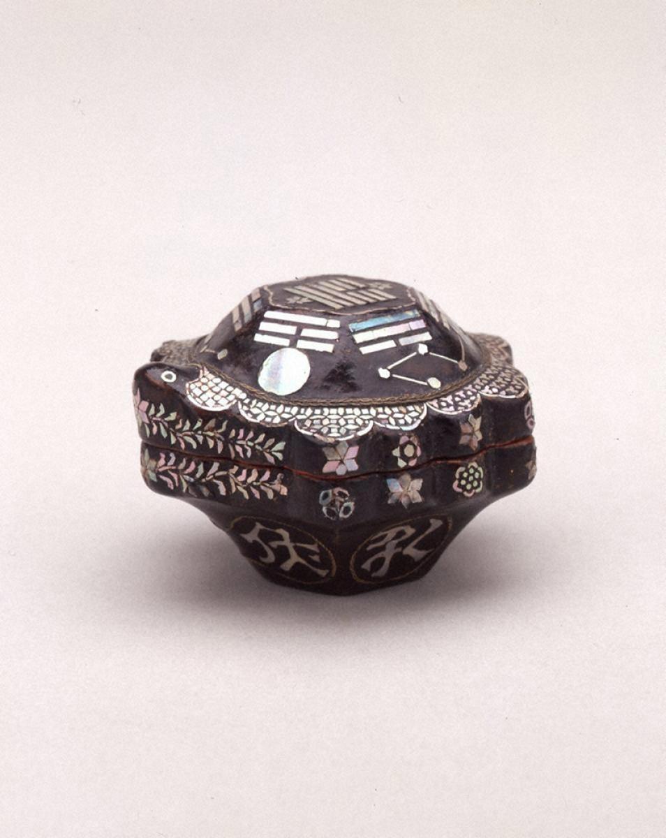 黒漆八卦文螺鈿亀形香合｜今後展示予定の日本・東洋のうるし