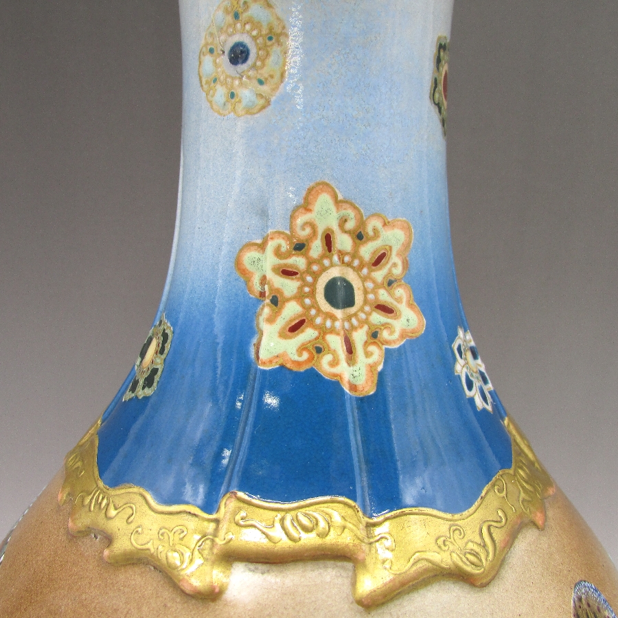 薩摩焼 錦光山 金彩花蝶文花瓶 - 敬誠アート [ 公式 ]